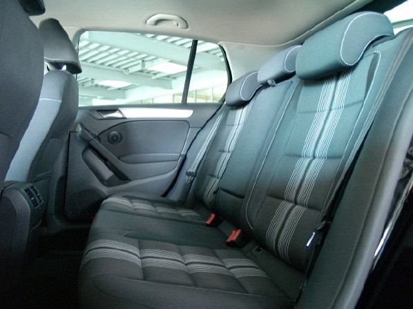 VW Golf 101.937 km 7.500 € Leinfelden-Echterdingen 70771