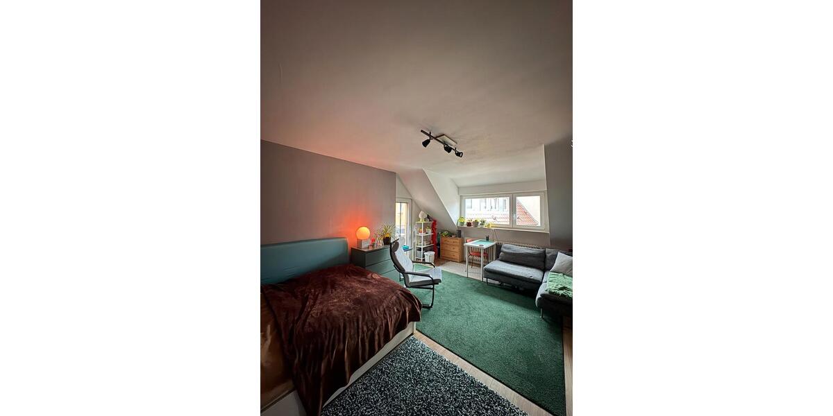 Dachgeschoßwohnung Stuttgart Degerloch - 4 Zimmer, 80 m&sup2;, 1.210&euro; | Angebot:26023510