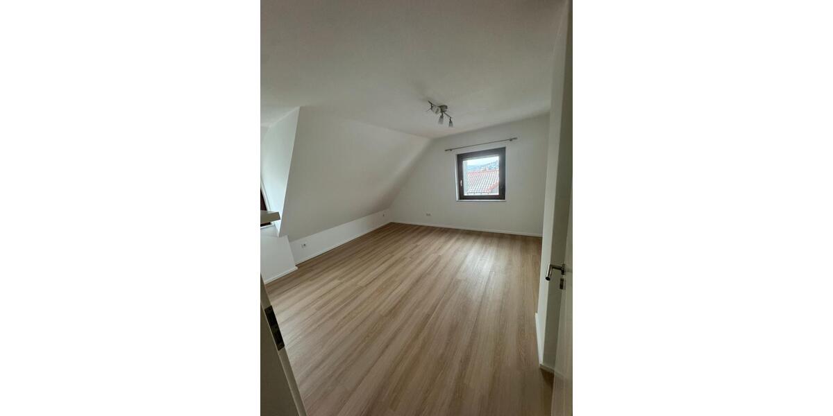 Dachgeschoßwohnung Esslingen am Neckar Oberesslingen - 3.5 Zimmer, 73 m&sup2;, 1.300&euro; | Angebot:24469045