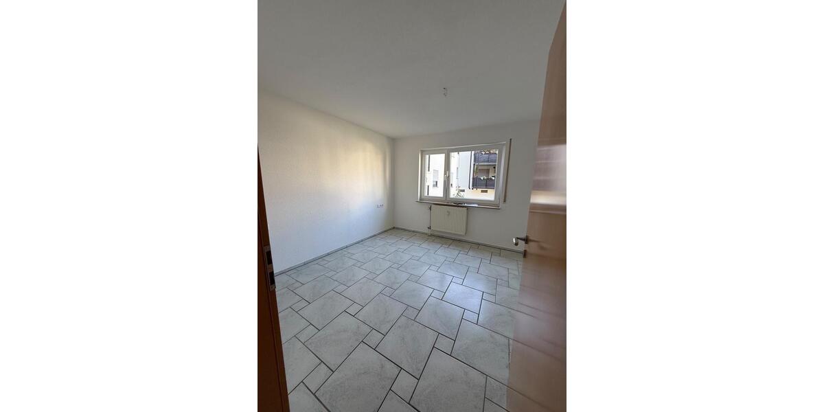 Etagenwohnung Reutlingen Sondelfingen - 3.5 Zimmer, 79 m&sup2;, 1.200&euro; | Angebot:27543998