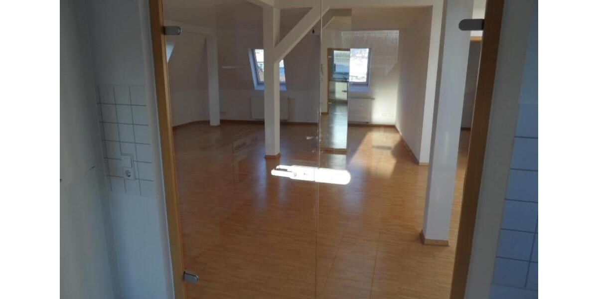 Dachgeschoßwohnung Stuttgart Lehen - 2.5 Zimmer, 109 m&sup2;, 1.670&euro; | Angebot:24493297