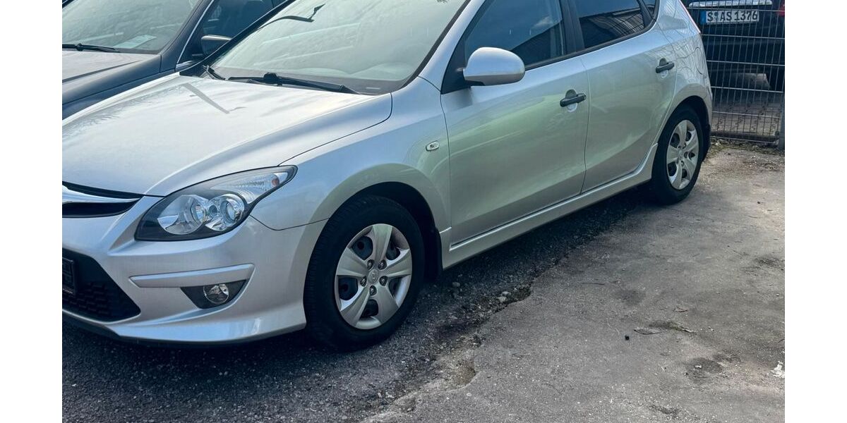 Hyundai i30 121.000 km 5.400 &euro; Sindelfingen 71065