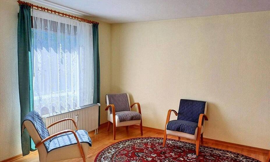Grosszügige 2,5-Zimmer-Wohnung mit Gemeinschaftsgarten und Tiefgaragenstellplatz