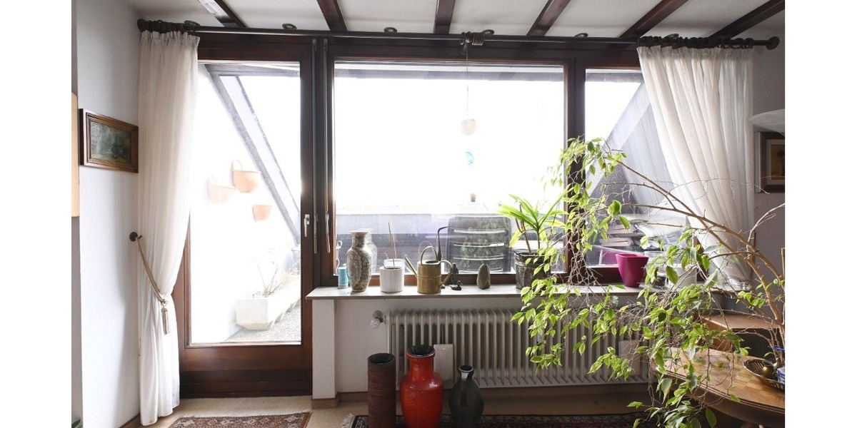 In Stammheim: Kurze Wege ins Grüne und zur U-Bahn - Dachgeschoßwohnung Stuttgart Stammheim | Angebot:24524535