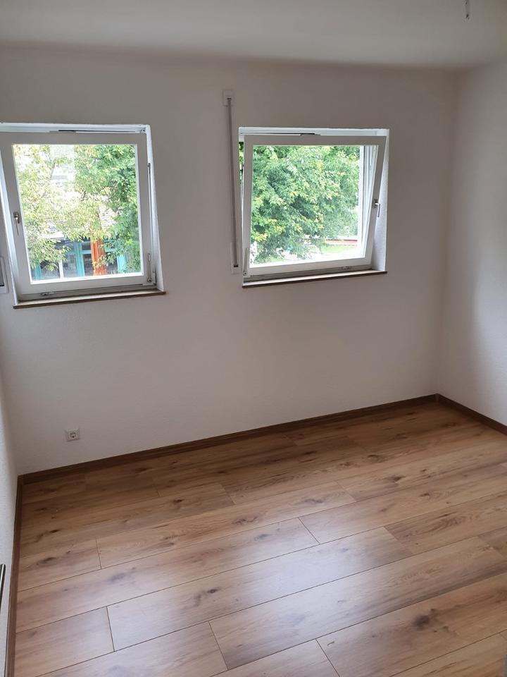 Lichtdurchflutete 4-Zimmer-Wohnung mit großem Balkon & Garage