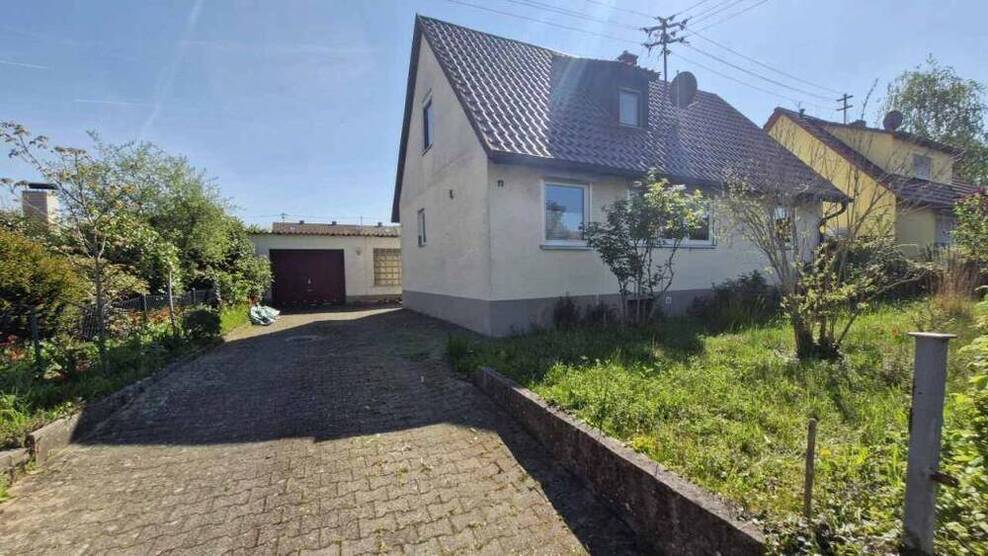 Einfamilienhaus in bester Lage mit großem Garten