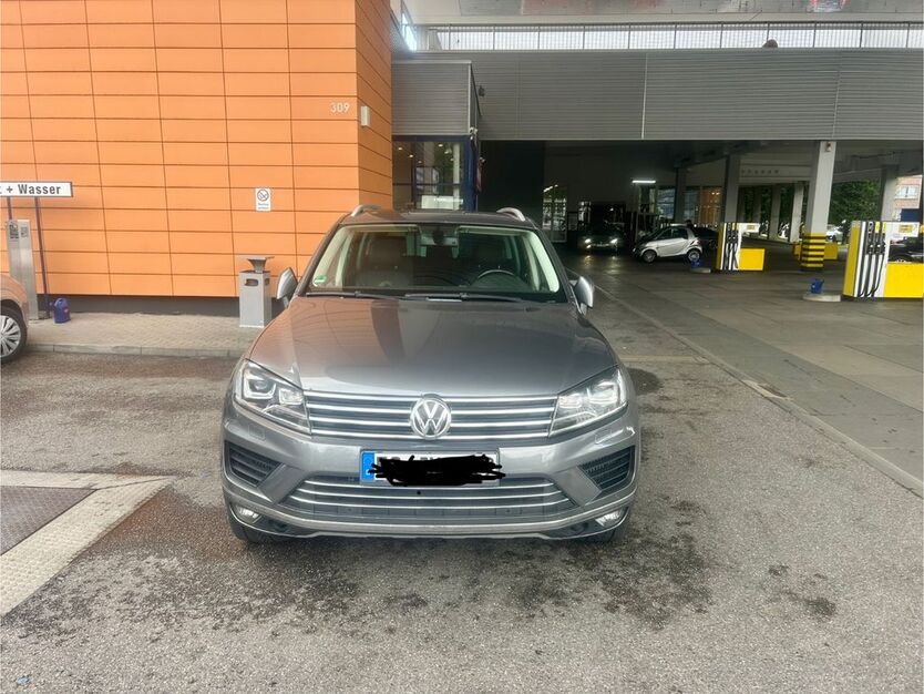VW Touareg 228.000 km 17.950 € Stuttgart 70182