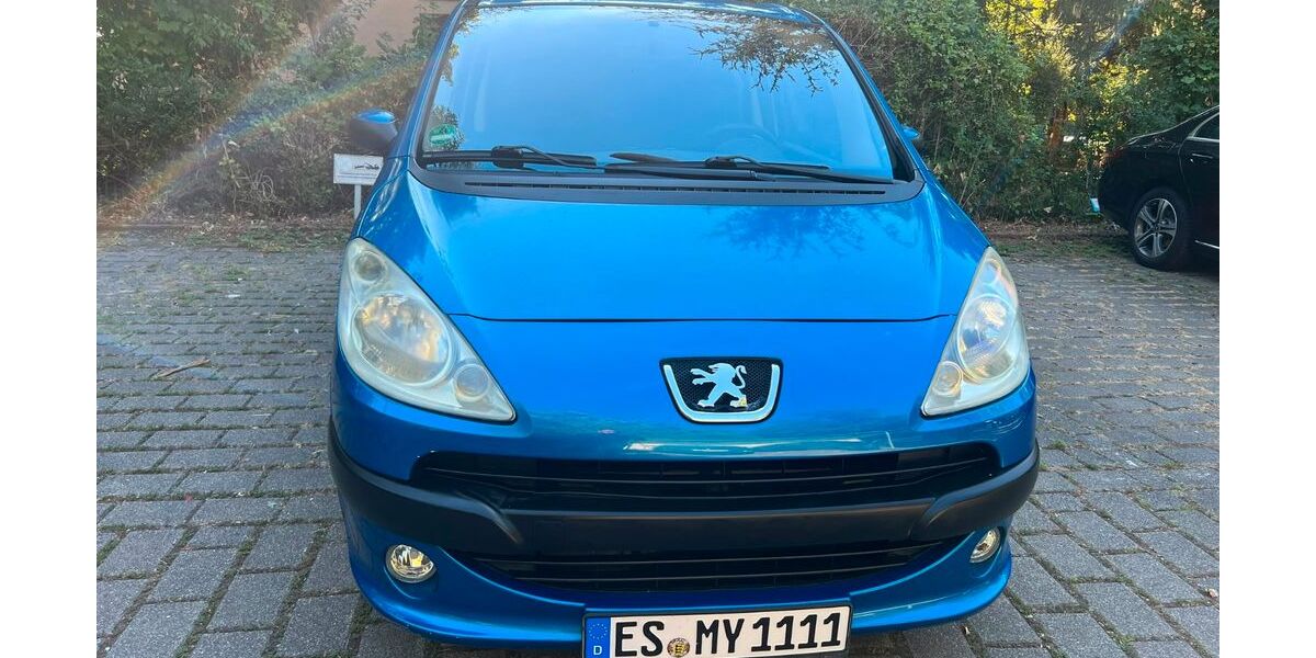 Peugeot 1007 26.700 km 4.400 &euro; Stuttgart 70435
