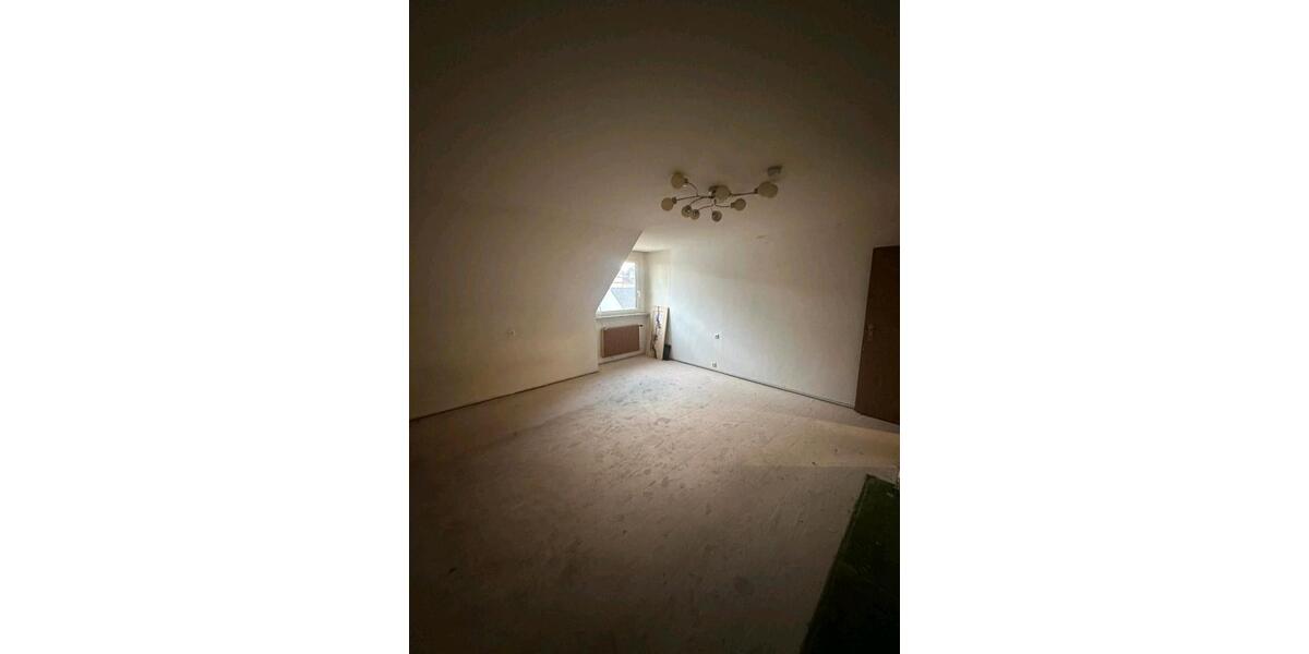 Dachgeschoßwohnung Stuttgart Zuffenhausen - 3 Zimmer, 67 m&sup2;, 220.000&euro; | Angebot:26966090