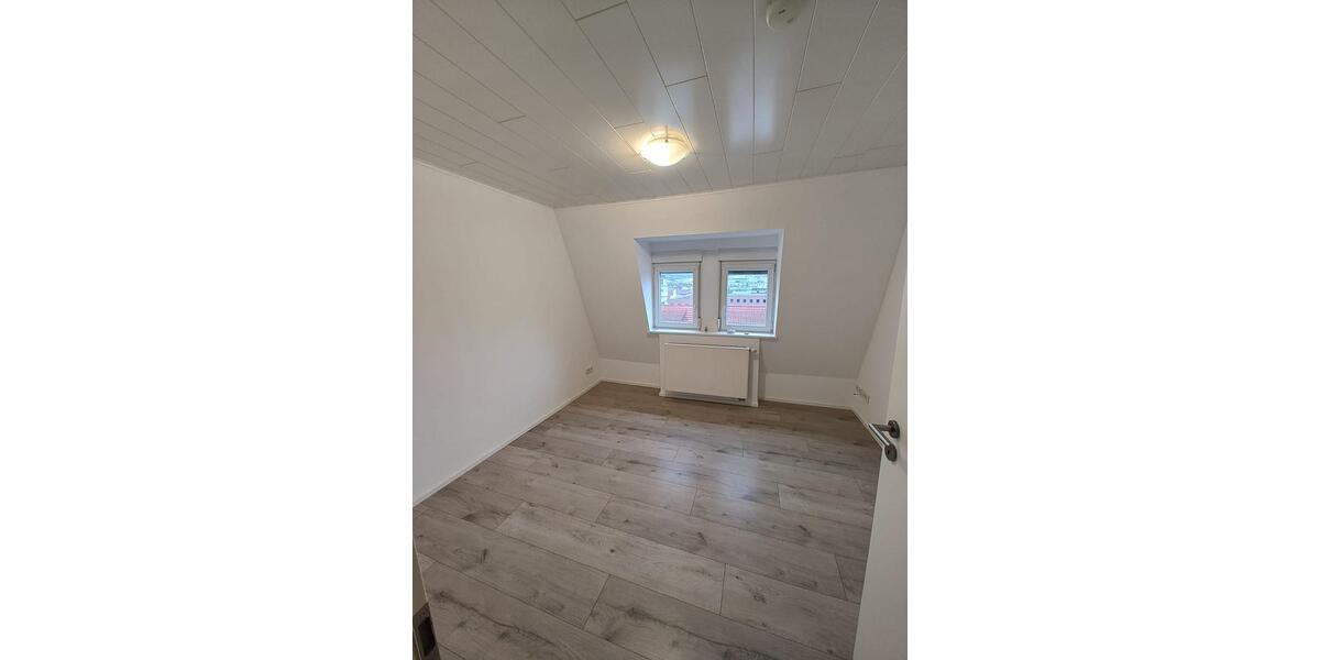 Dachgeschoßwohnung Stuttgart Feuerbach - 2 Zimmer, 43 m&sup2;, 650&euro; | Angebot:25806221