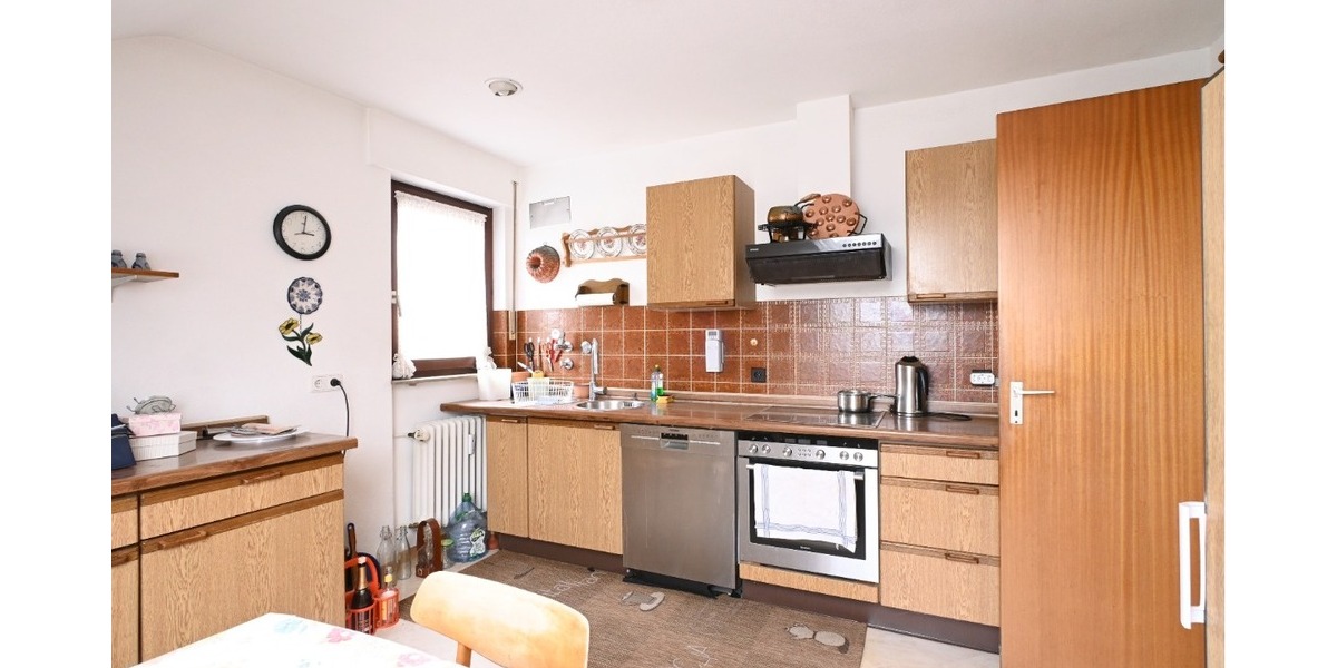 In Stammheim: Kurze Wege ins Grüne und zur U-Bahn - Dachgeschoßwohnung Stuttgart Stammheim | Angebot:24524535