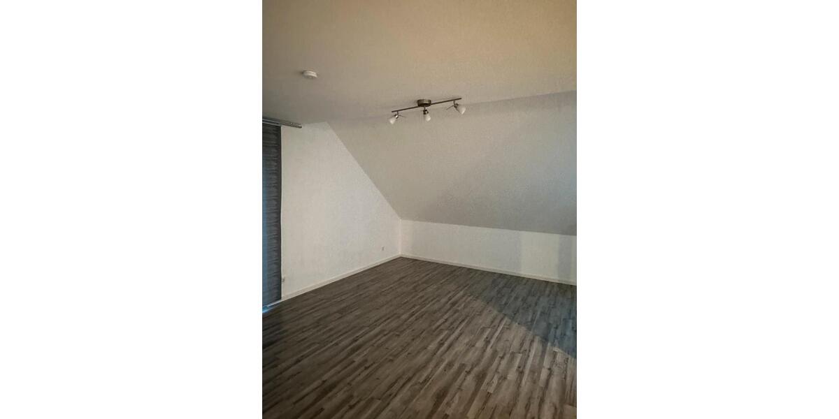 Dachgeschoßwohnung Steinenbronn - 3.5 Zimmer, 103 m&sup2;, 1.750&euro; | Angebot:26368773