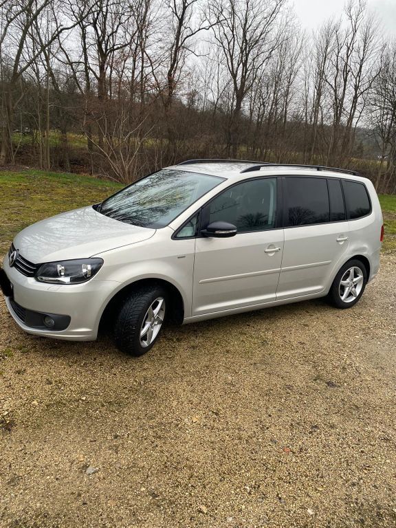 VW Touran 164.000 km 5.490 € Frickenhausen 72636