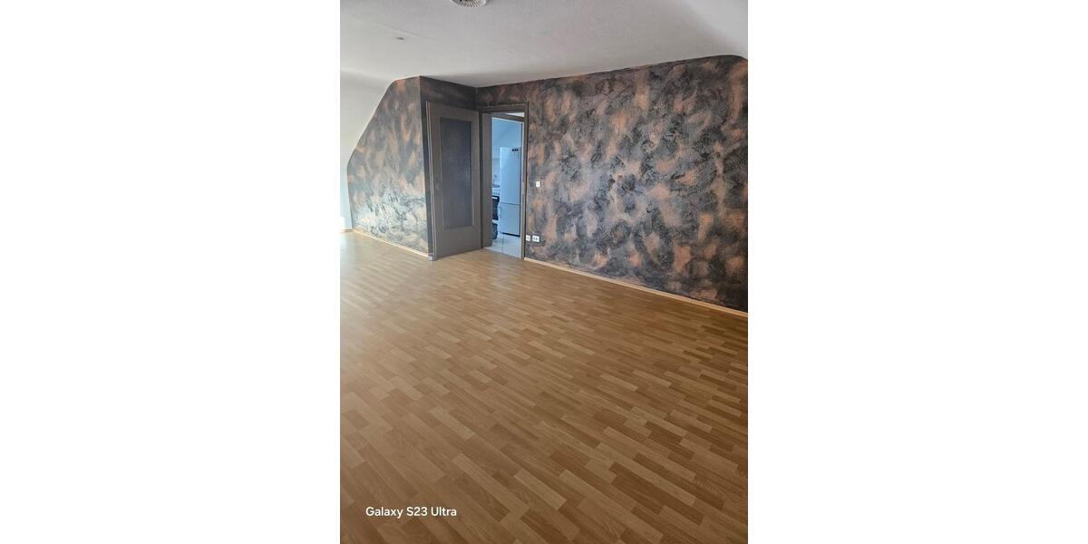 Dachgeschoßwohnung Gärtringen - 3 Zimmer, 70 m&sup2;, 1.250&euro; | Angebot:25342628