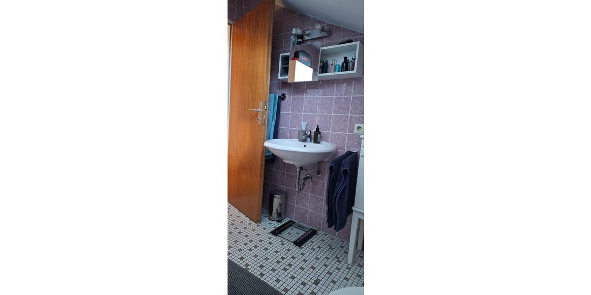 Dachgeschoßwohnung Reutlingen Altenburg - 3 Zimmer, 67 m&sup2;, 295.000&euro; | Angebot:24371378