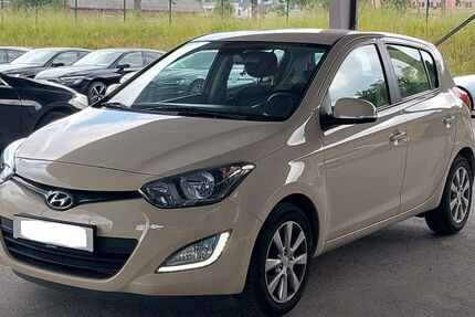 Hyundai i20 78.300 km 10.495 &euro; Reutlingen 72766