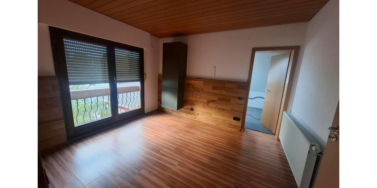 Dachgeschoßwohnung Weil Im Schönbuch - 3 Zimmer, 88 m&sup2;, 850&euro; | Angebot:27594208