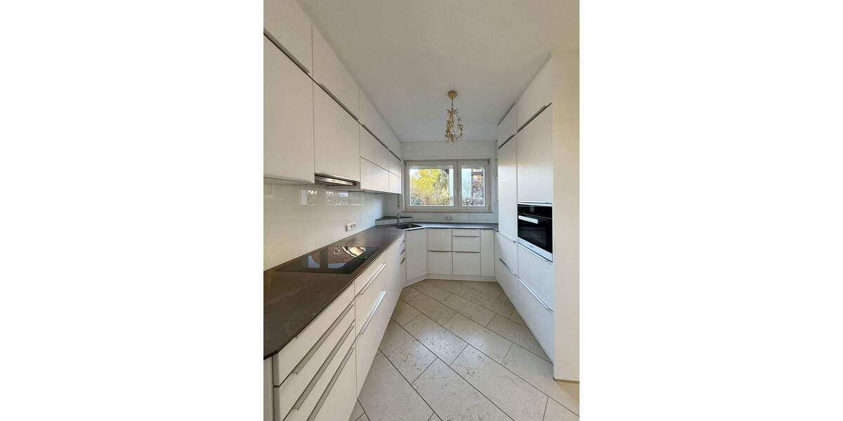 Ihr neues Zuhause in Nürtingen - Stilvoll renoviertes Einfamilienhaus mit Garten und Garagen 5 zimmer