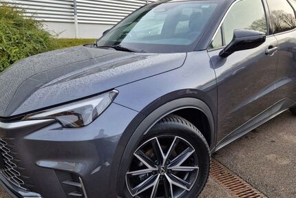 Lexus LBX 9.455 km 33.990 &euro; Nürtingen 72622