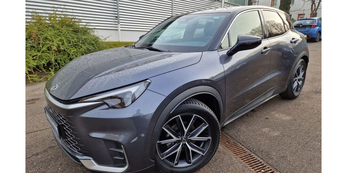 Lexus LBX 9.455 km 33.990 &euro; Nürtingen 72622