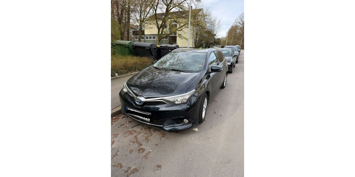 Toyota Auris 324.000 km 5.600 &euro; Stuttgart 70569