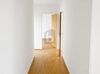 HELL & SOFORT BEZIEHBAR MIT SÜDBALKON - Etagenwohnung Reutlingen Sondelfingen | Angebot:27022773