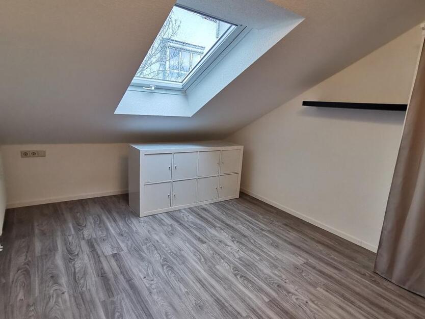 Stilvolle und moderne 2-Raum-DG-Wohnung mit EBK in Freiberg am