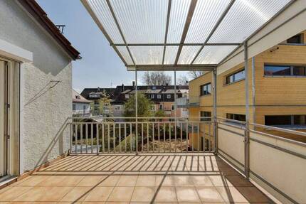 +++ Nahe BOSCH - Erstbezug nach Modernisierung - DG-Maisonette im 1-Fam.-Haus - Süd-Balkon - inkl. Einbauküche & Gara...