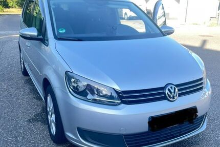 VW Touran 143.000 km 7.490 &euro; Korb 71404