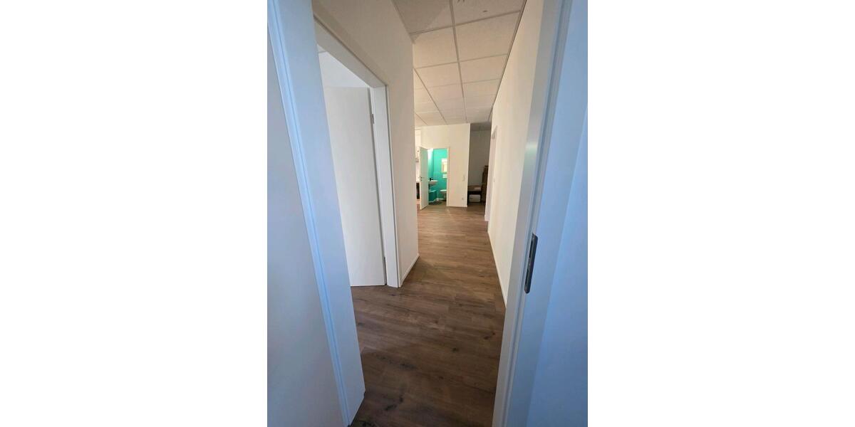 Erdgeschoßwohnung Bempflingen - 4 Zimmer, 80 m&sup2;, 1.300&euro; | Angebot:26238428