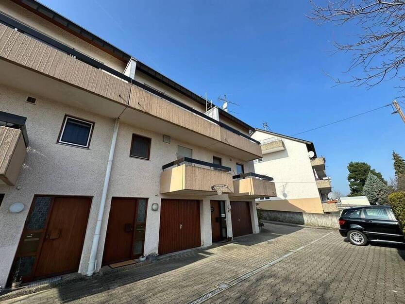 Gepflegtes Reiheneckhaus m. Terrasse u. drei Balkonen in bevorzugter, zentrumsnaher Lage