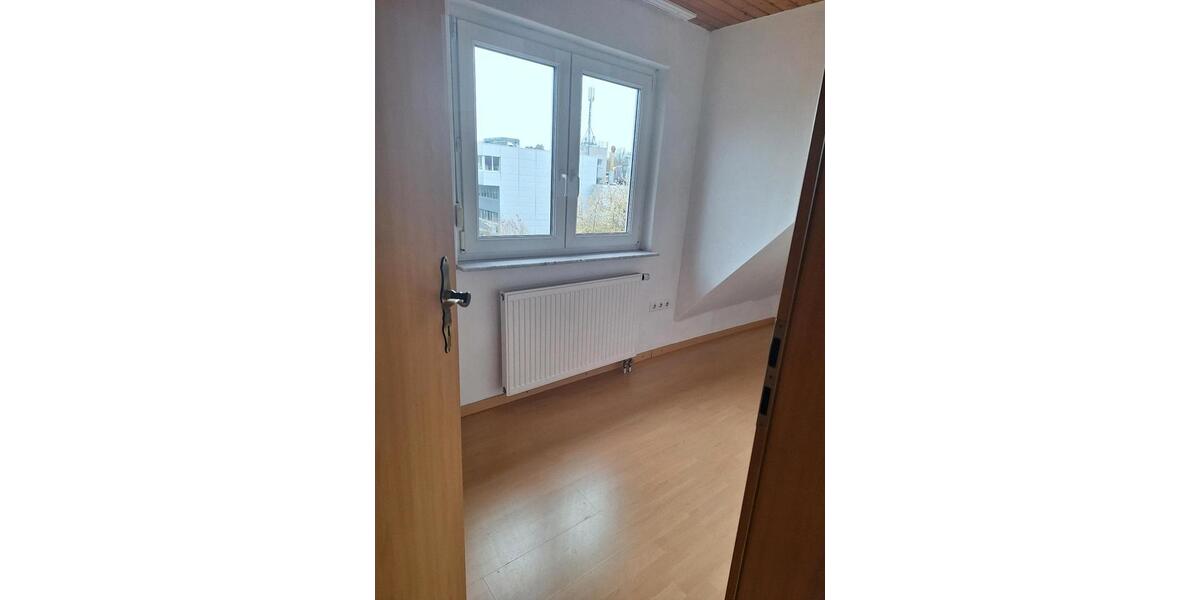 Dachgeschoßwohnung Mühlacker - 3 Zimmer, 86 m&sup2;, 720&euro; | Angebot:26144386