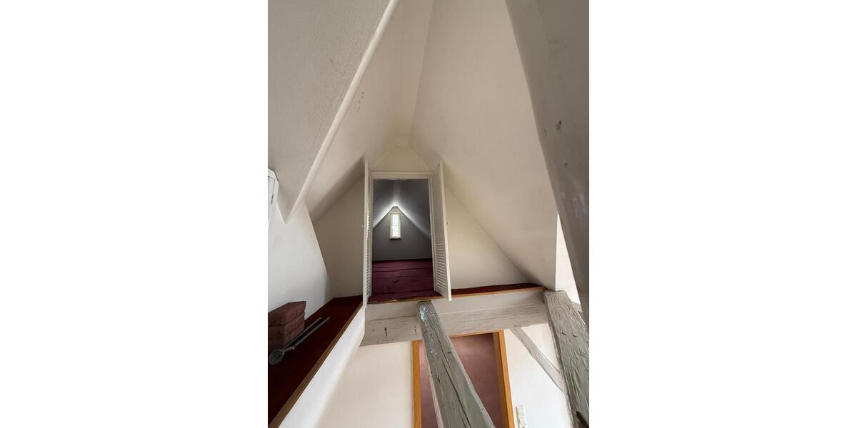 Dachgeschoßwohnung Rottenburg am Neckar - 3.5 Zimmer, 75 m&sup2;, 185.000&euro; | Angebot:26804440