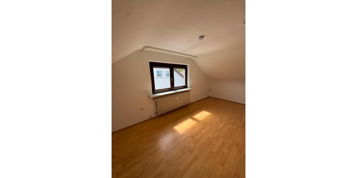 Dachgeschoßwohnung Waldenbuch - 2 Zimmer, 54 m&sup2;, 700&euro; | Angebot:26587026