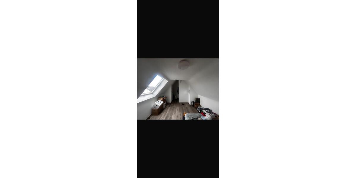 Dachgeschoßwohnung Reutlingen Altenburg - 3 Zimmer, 75 m&sup2;, 1.070&euro; | Angebot:27604891