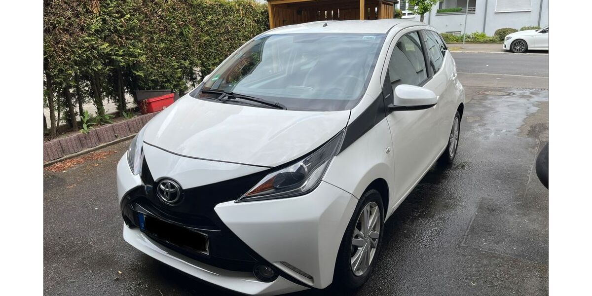 Toyota Aygo (X) 42.200 km 10.000 &euro; Sindelfingen 71063