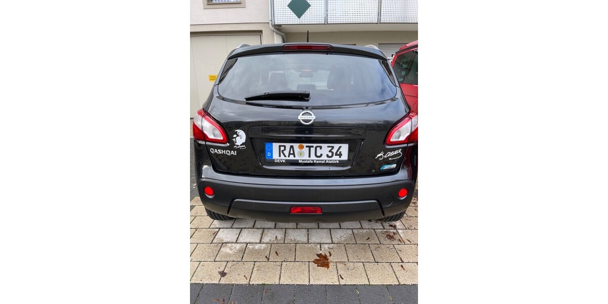 Nissan Qashqai 163.181 km 8.500 &euro; Stuttgart 70173