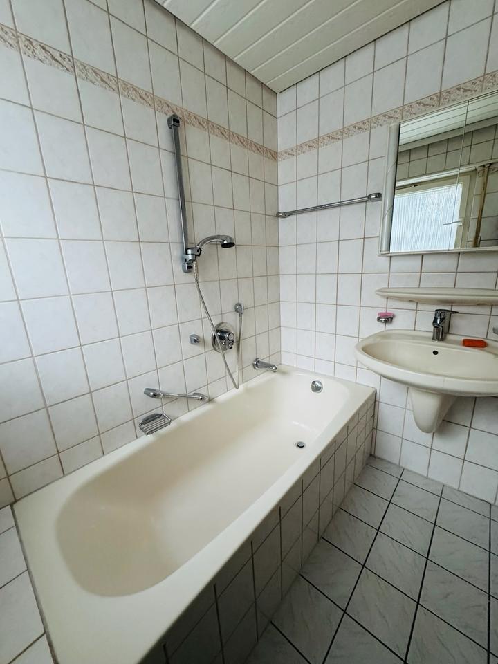 Ohne Makler! Gepflegte DHH mit ELW, großem Hobbyr. + Einzelgarage zimmer