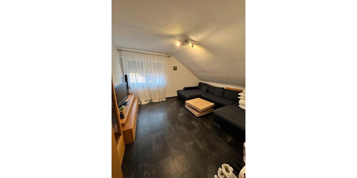 Dachgeschoßwohnung Esslingen am Neckar Oberesslingen - 2.5 Zimmer, 45 m&sup2;, 165.000&euro; | Angebot:24562275