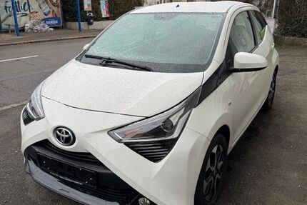 Toyota Aygo (X) 68.000 km 8.950 &euro; Esslingen Am Neckar 73734