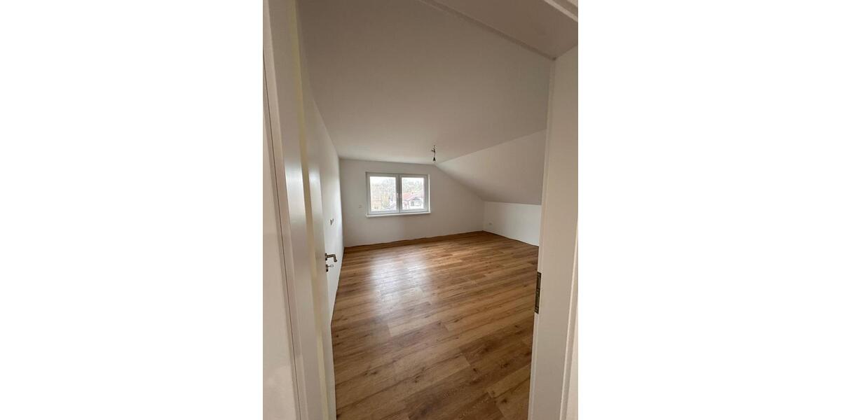 Dachgeschoßwohnung Markgröningen - 2.5 Zimmer, 80 m&sup2;, 1.175&euro; | Angebot:25852525