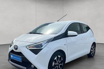 Toyota Aygo (X) 17.600 km 11.990 &euro; Reutlingen 72766