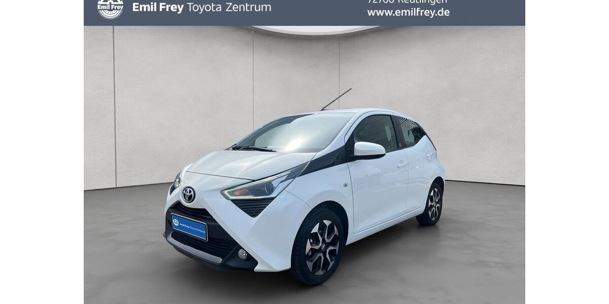 Toyota Aygo (X) 17.600 km 11.990 &euro; Reutlingen 72766