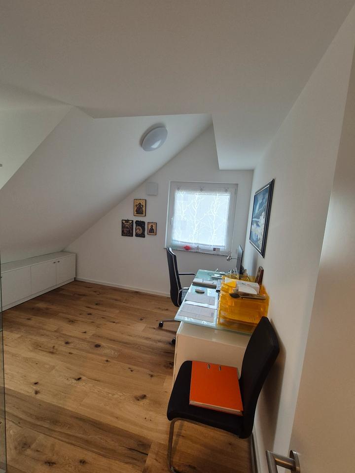 Wunderschöne 5 Zimmer Wohnung KfW 55 mit EBK und TG 2 Stellplätzen zu vermieten zimmer