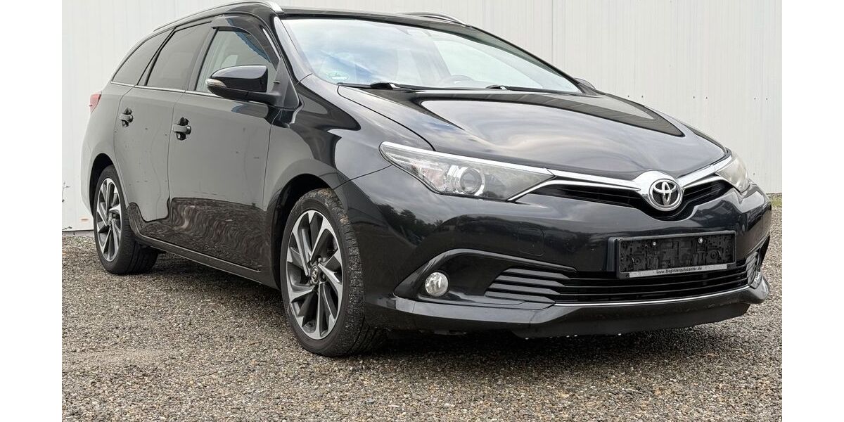 Toyota Auris 159.200 km 9.390 &euro; Reutlingen 72766