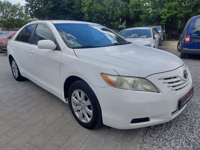 Toyota Camry 180.392 km 4.500 € Fellbach 70736