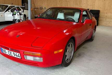 Porsche 944