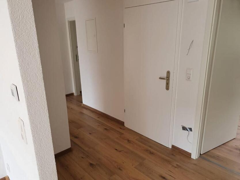 Lichtdurchflutete 4-Zimmer-Wohnung mit großem Balkon & Garage