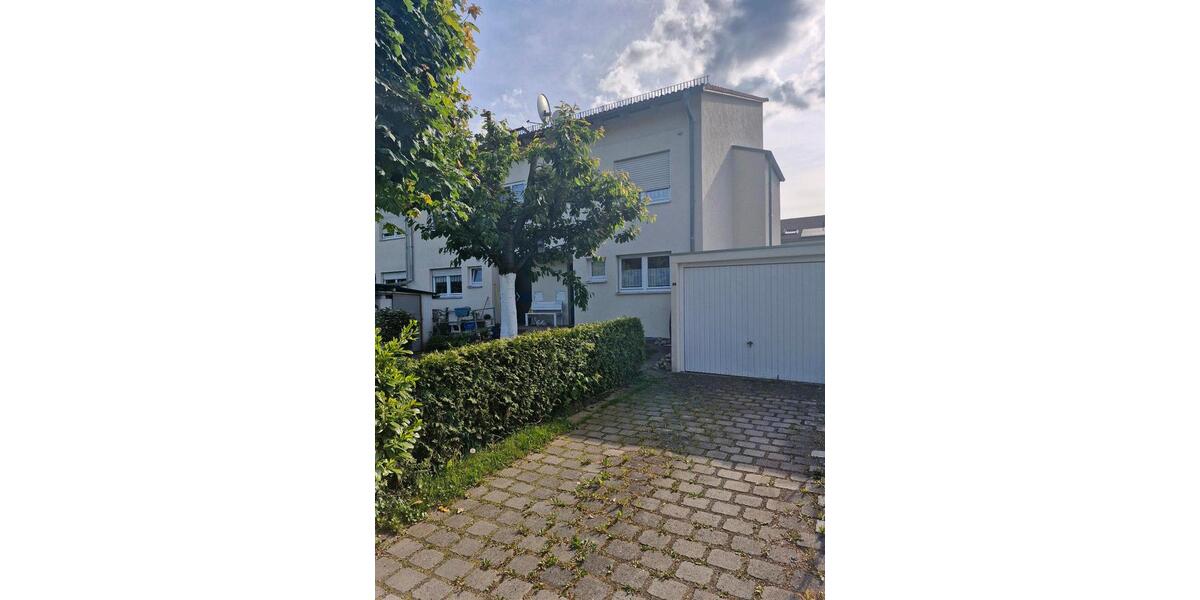 Reihenhaus Stuttgart Vaihingen - 4.5 Zimmer, 144 m&sup2;, 2.450&euro; | Angebot:27618969
