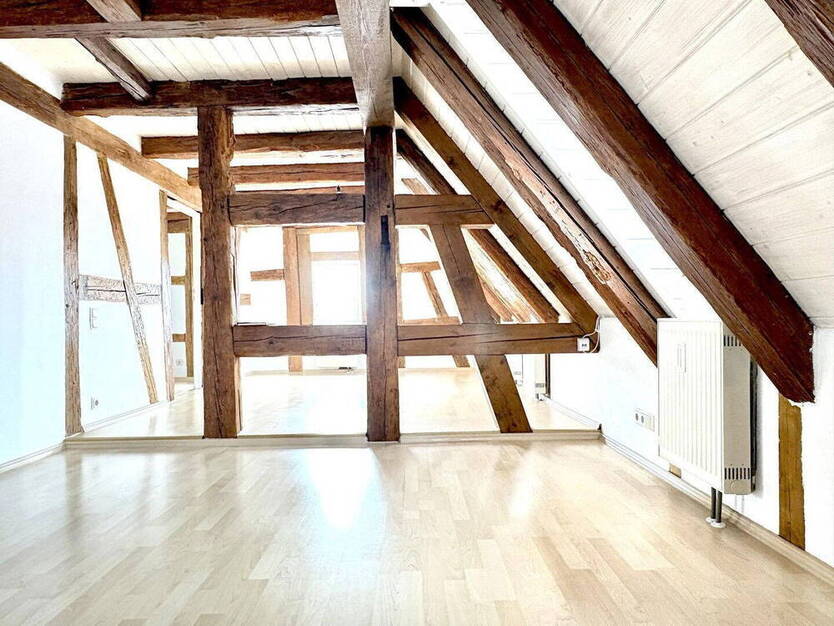 Renningen: Exklusive Maisonette-LoftWohnung im Fachwerkhaus - mit EBK & Tageslichtbad